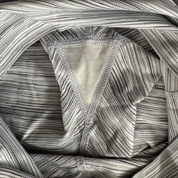 NWOT Lululemon High Times Cyber Stripe Silver Fox Gray Size 4 - Picture 7 of 10